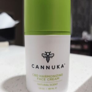 CANNUKA Harmonizing Face Cream - Green and White